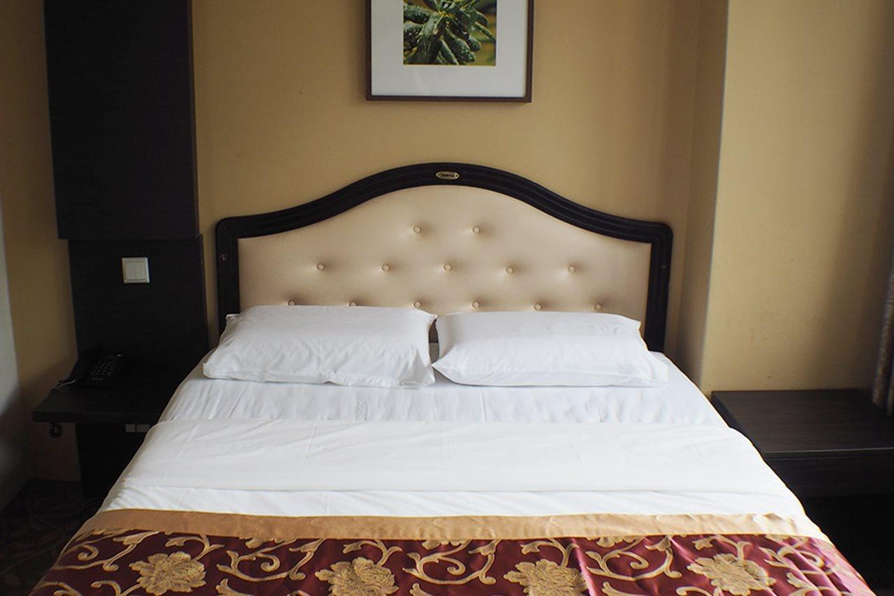 L Hotel At Broadway Singapore Bagian luar foto