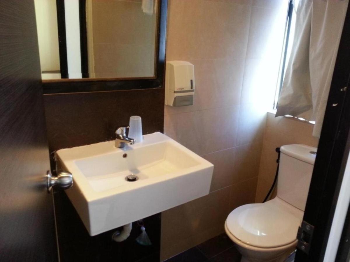 L Hotel At Broadway Singapore Bagian luar foto