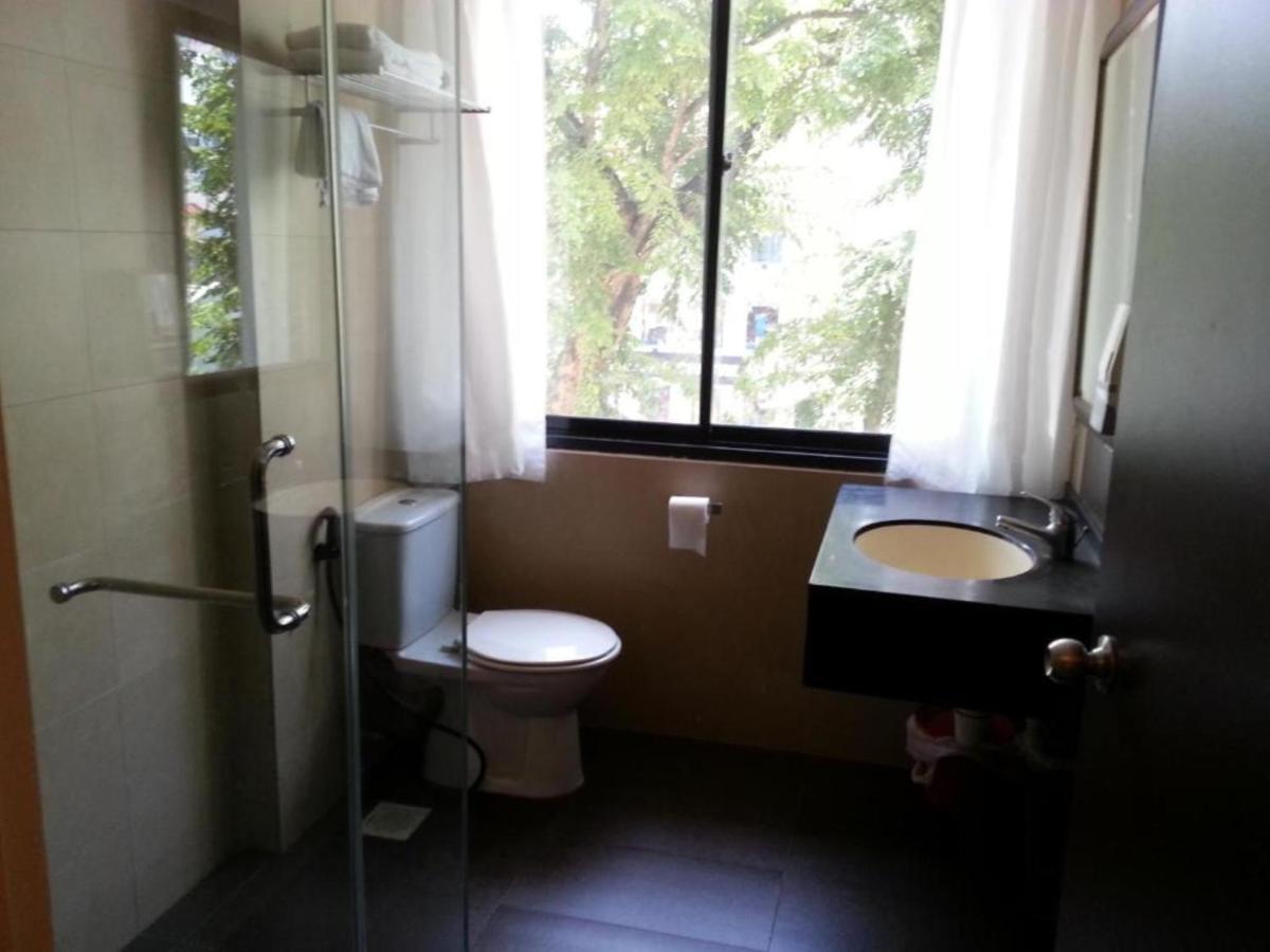 L Hotel At Broadway Singapore Bagian luar foto