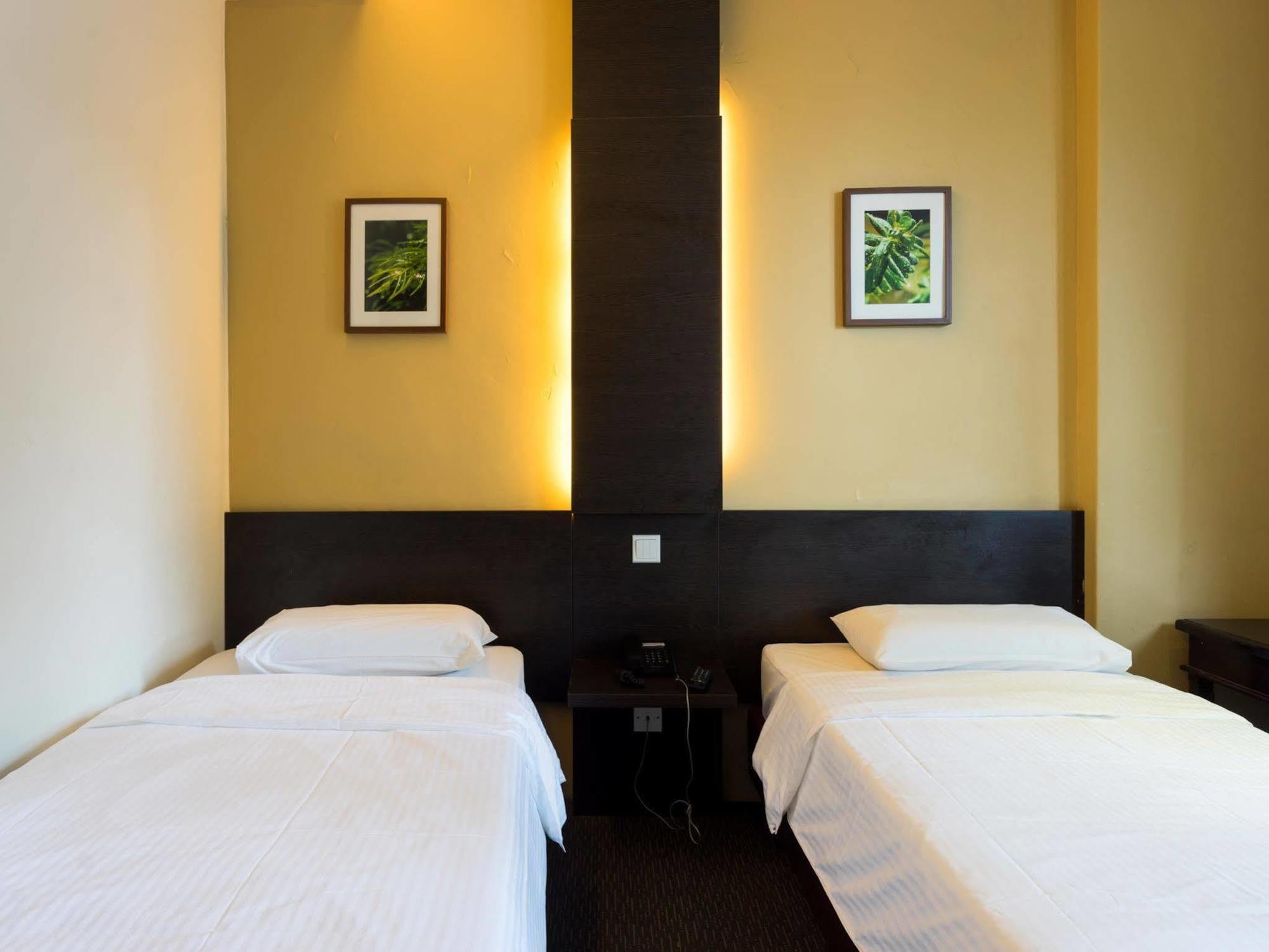 L Hotel At Broadway Singapore Bagian luar foto