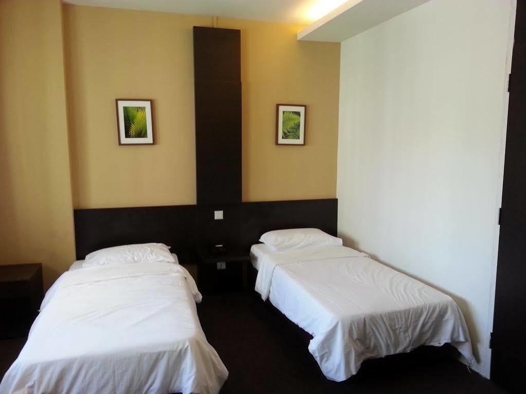 L Hotel At Broadway Singapore Bagian luar foto